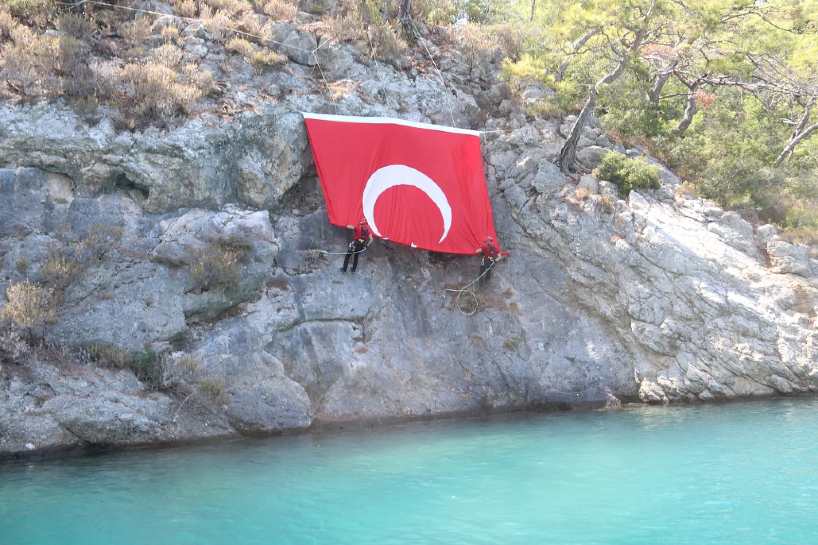 Beach of Lagoon'da 30 Ağustos Coşkusu  Denizden Gökyüzüne Taşındı