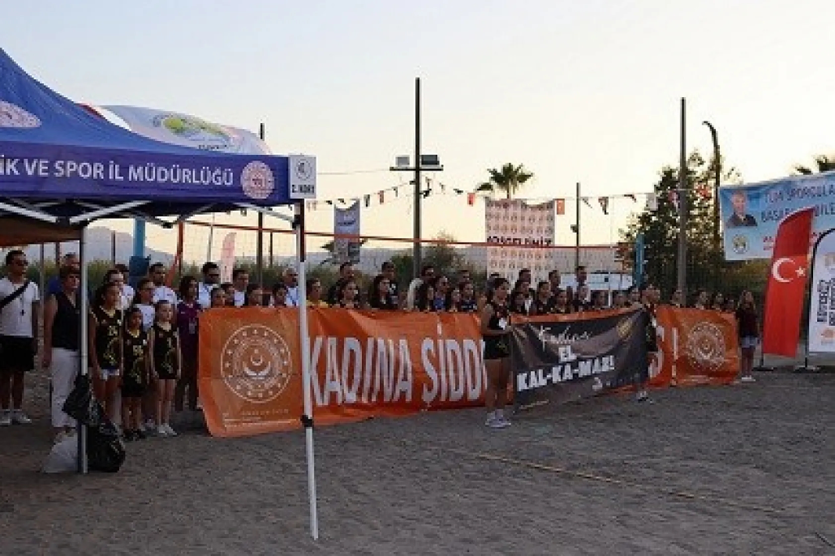 Köyceğiz'de 'Evinin Sultanları Plajda Zafer Kupası Voleybol Turnuvası' başladı