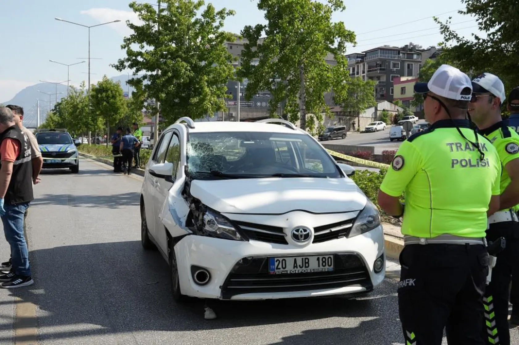 Denizli-İzmir Bulvarı'nda Feci Kaza: Karşıya Geçmek İsterken Canından Oldu