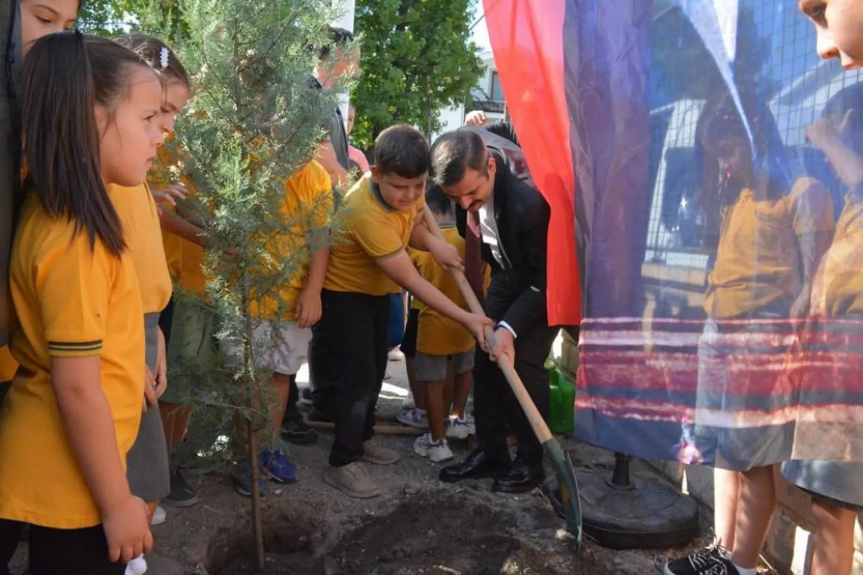 Köyceğiz'de okullar fidan dikim etkinliği ile açıldı