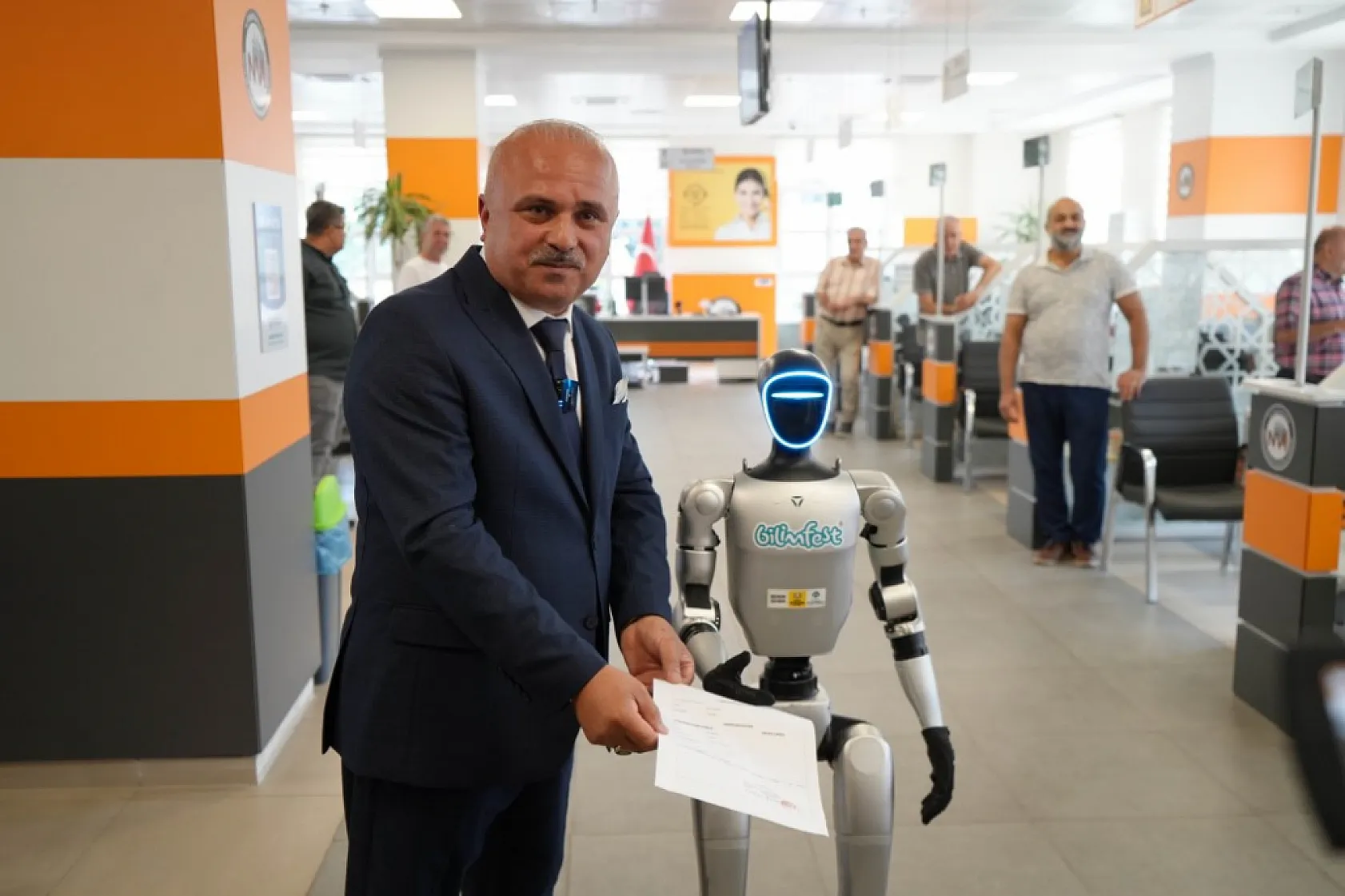 Türkiye'de bir ilk: İnsansı robot nüfusa kaydettirildi