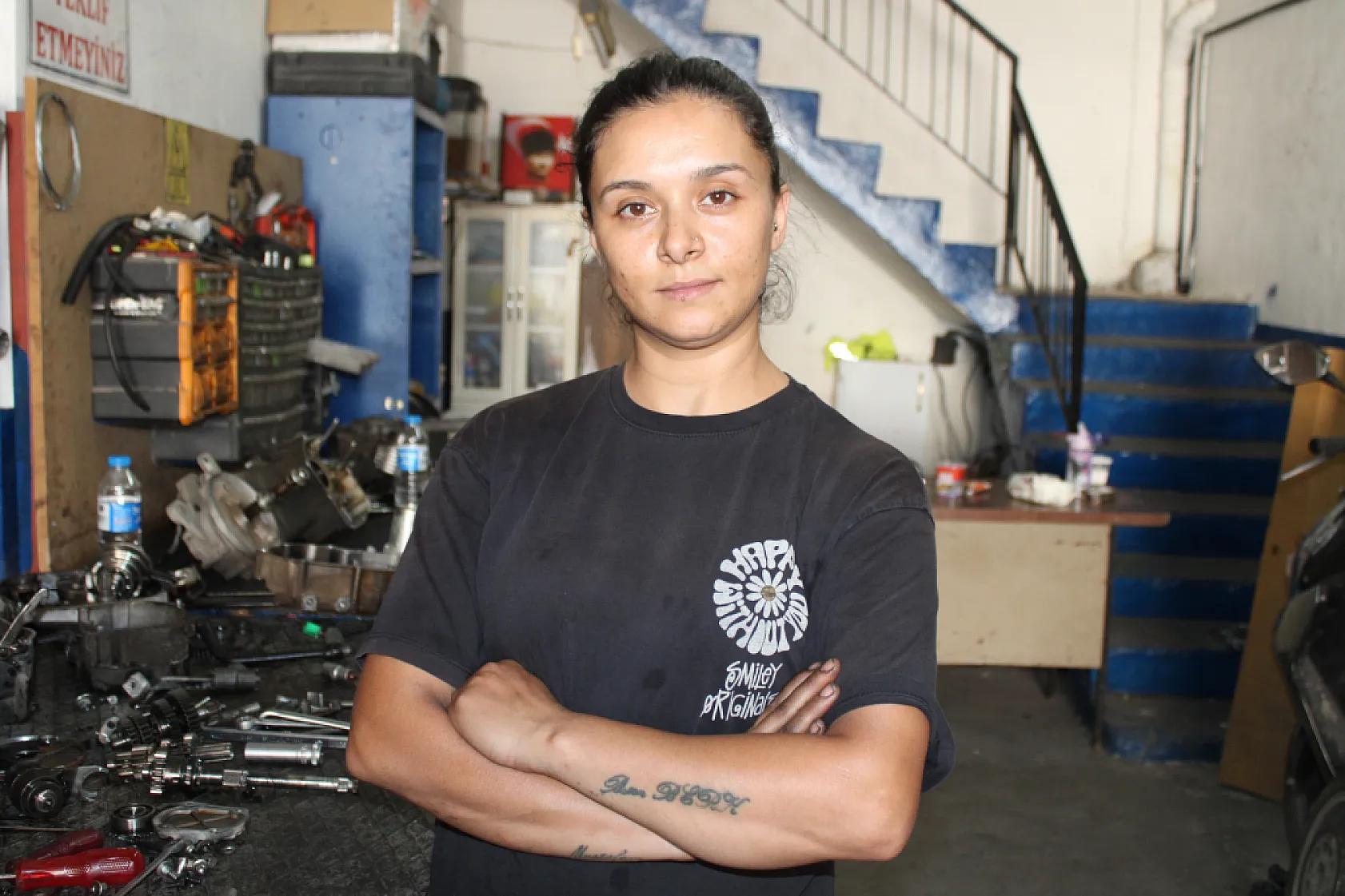 Çırak bulamayan eşine destek için başladı, motor ustası oldu