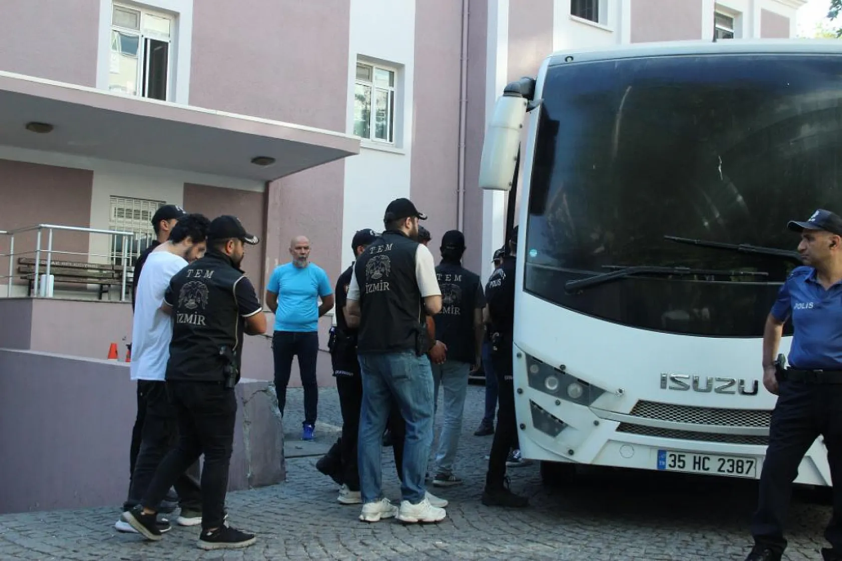 Balçova Polis Merkezine Saldıran E.B.'nin Detaylı İfadesi Ortaya Çıktı: Fuar Saldırısı Planlamış