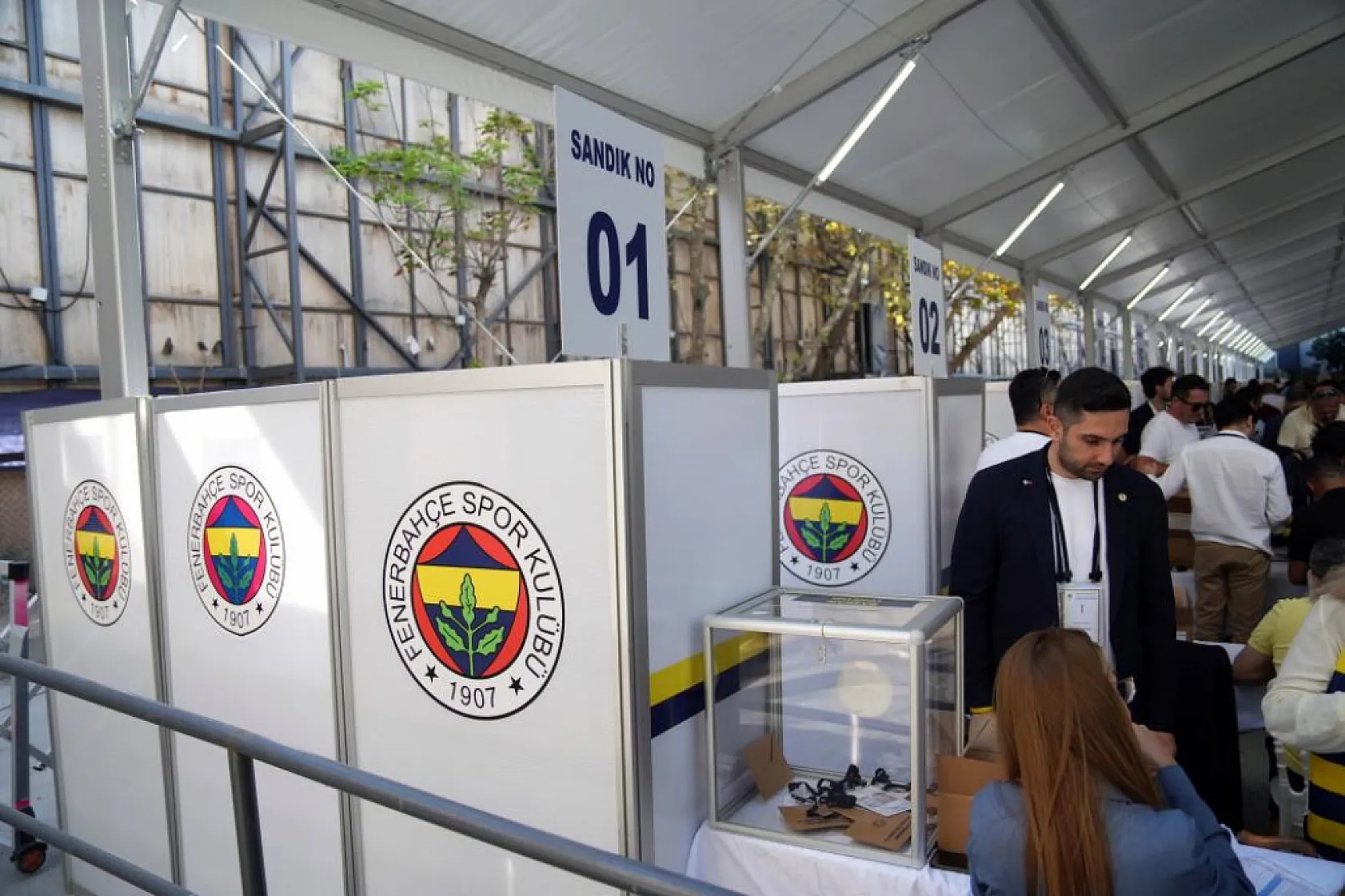 Fenerbahçe'de oy kullanma işlemi başladı