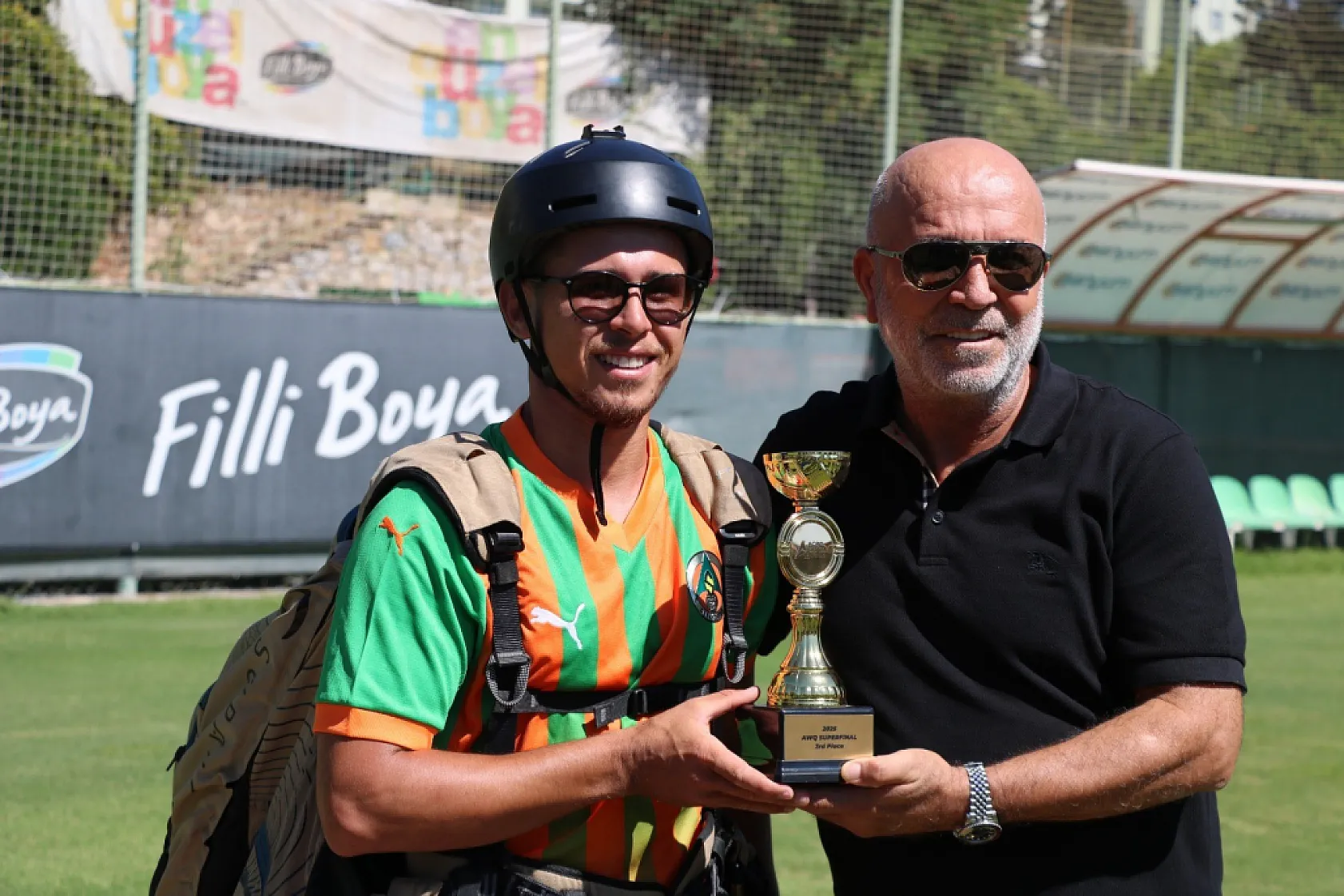 Fethiye'de Dünya Üçüncüsü Harun Karateke'den Alanyaspor Jesti