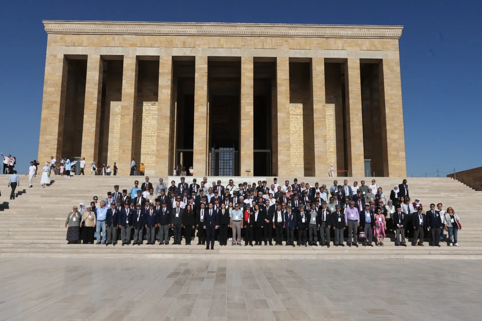 Muğla Büyükşehir Belediyesi, şehit yakını ve gazileri Anıtkabir'e götürdü