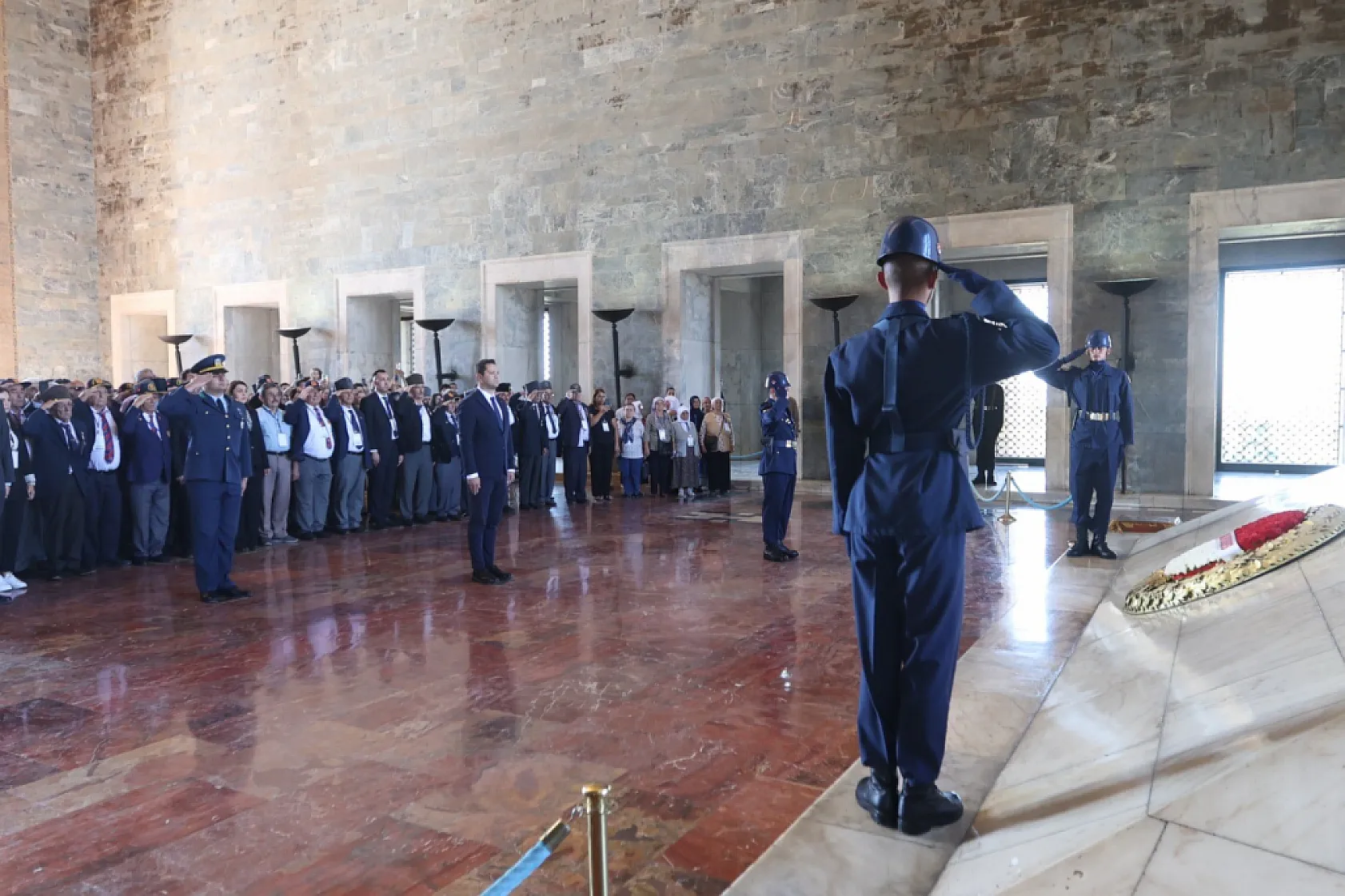 Muğla Büyükşehir Belediyesi, şehit yakını ve gazileri Anıtkabir'e götürdü