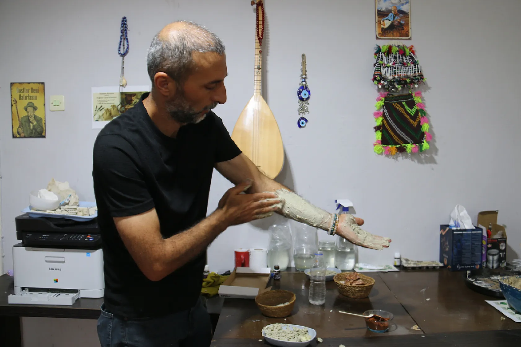 Dünyaca ünlü camiden etkilendi, unutulmaya yüz tutmuş kili yeniden gün yüzüne çıkarttı