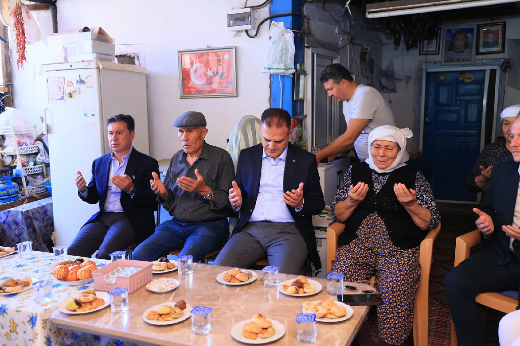 Vali Akbıyık ve başkanlar, şehit ailesini ziyaret etti