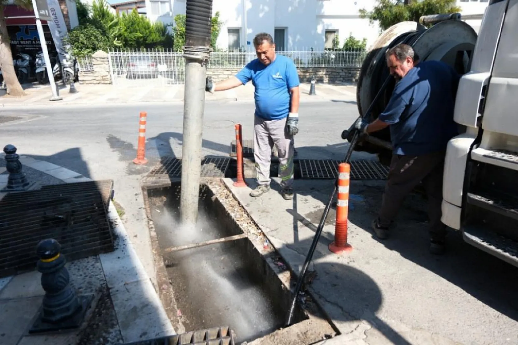 Bodrum'da mazgal ve yağmur suyu hattı temizliği sürüyor