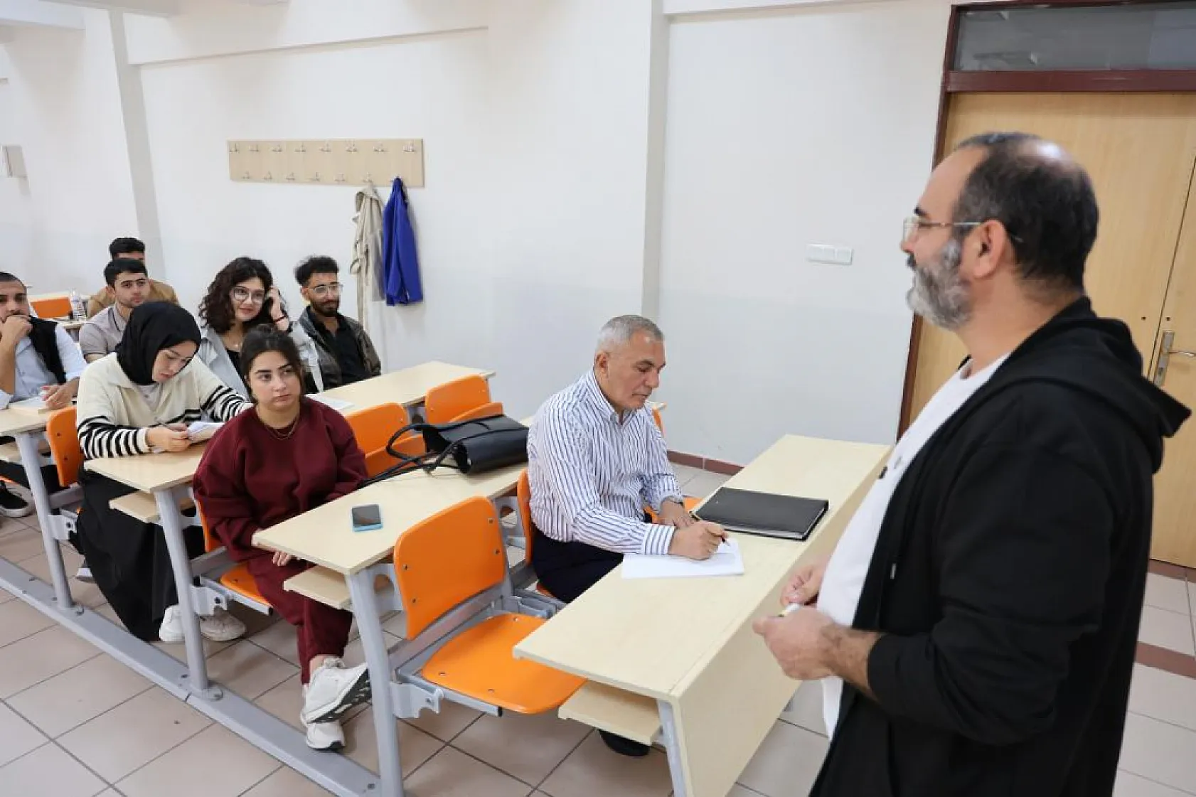 58 yaşındaki dede, 18 yaşındaki torunuyla aynı üniversitede okuyor