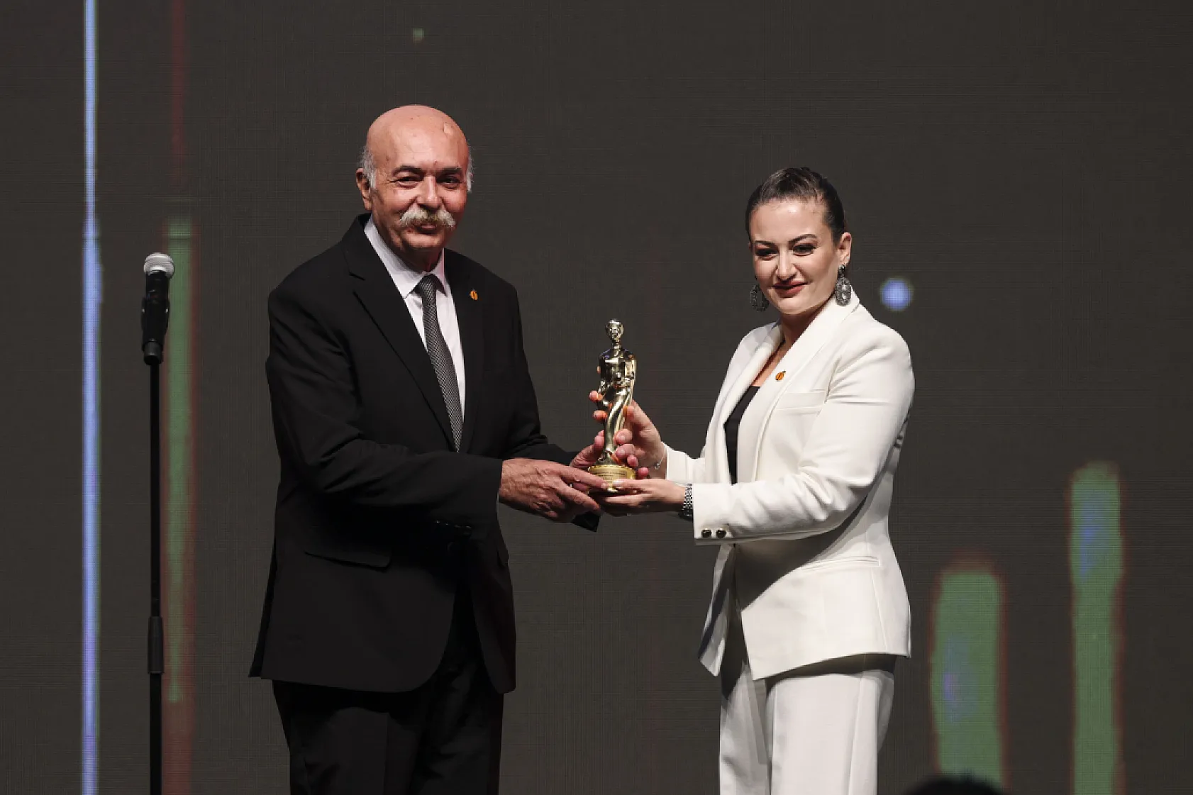 Altın Portakal'da 'Onur, Emek, Başarı' ödülleri sahiplerini buldu