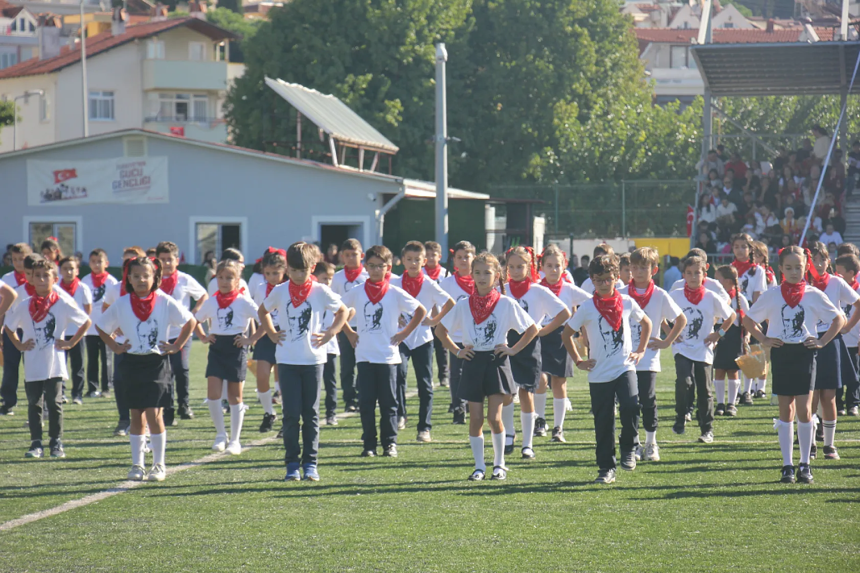 Marmaris'te Cumhuriyet'in 102. yılı coşkuyla kutlandı