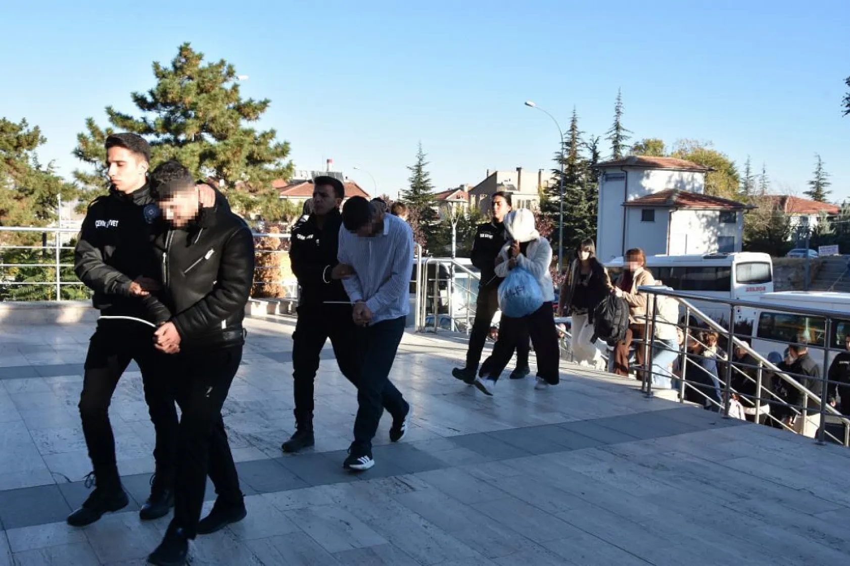 Öğretmen olacaktı, çete lideri oldu