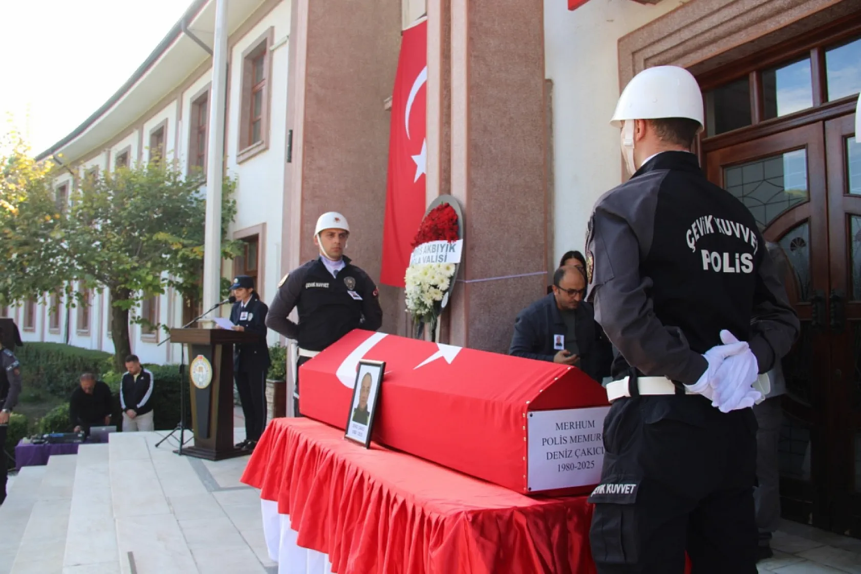 Polis Memuru Çakıcı Muğla'da gözyaşlarıyla uğurlandı