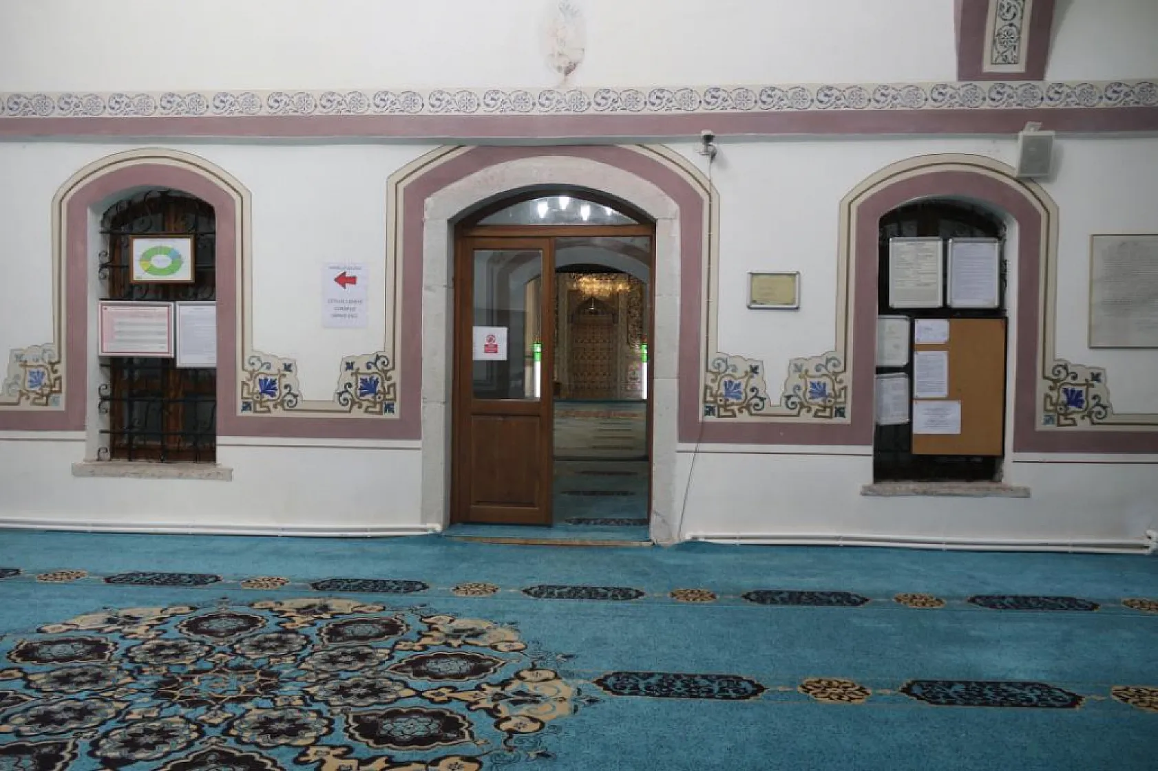 Hamam olarak yapılıp camiye dönüştürülen tarihi yapı 700 yıldır ayakta