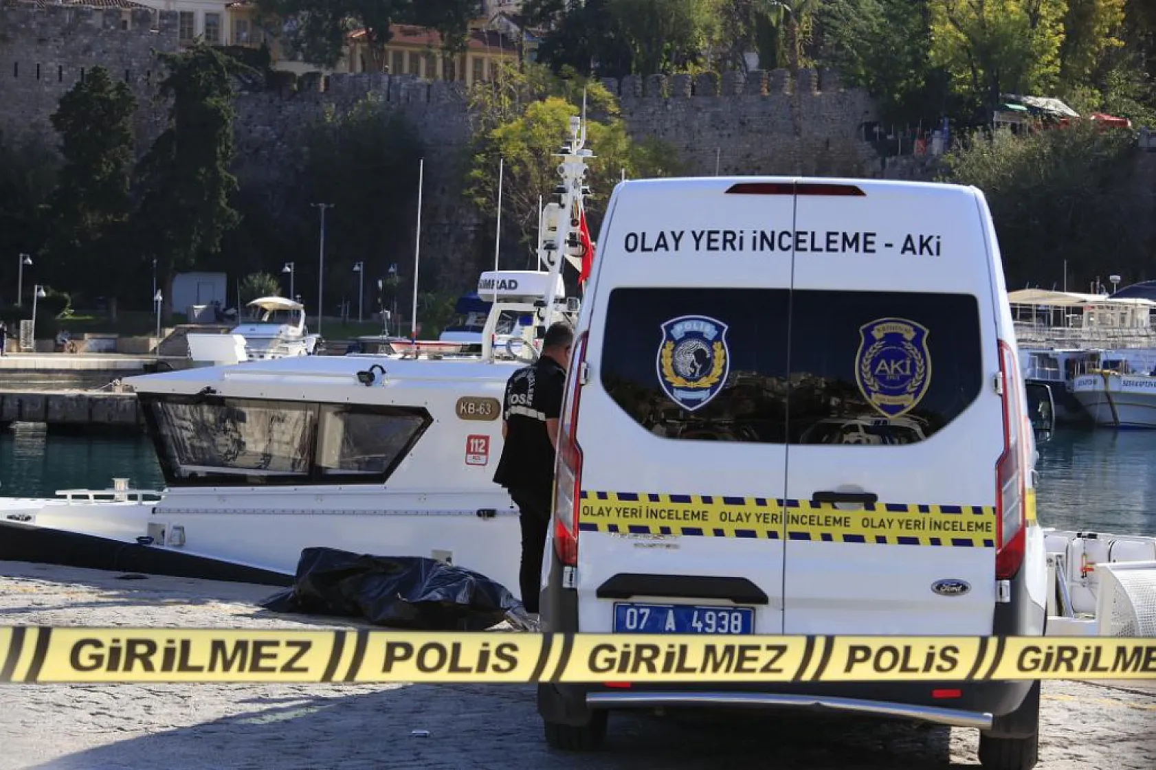 Üzerinden Kimlik Çıkmayan 15-18 Yaşlarındaki Genç Kız Denizde Ölü Bulundu
