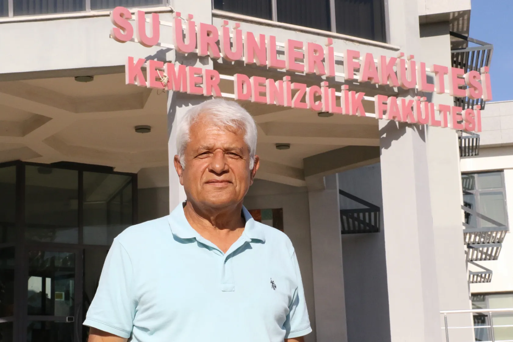 Profesör deniz dibinde taşlardan balıklara yuva yaptı: 12 tür balık içinde yaşıyor
