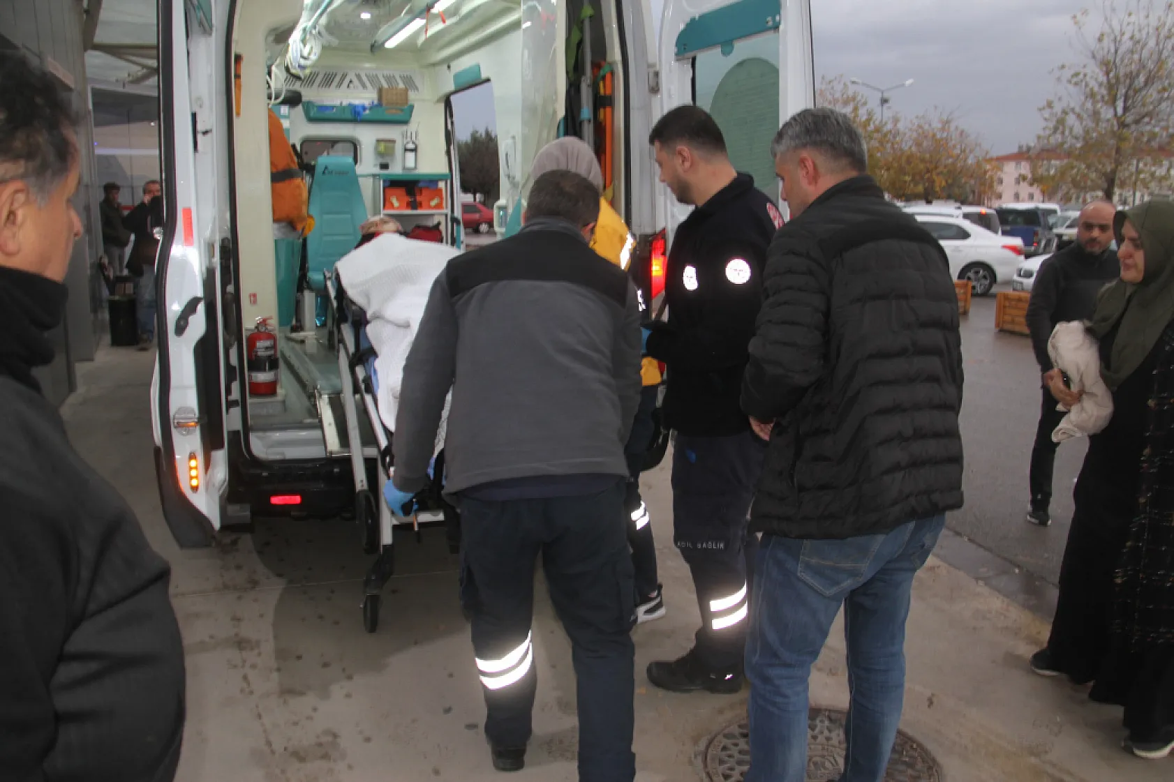 Öğrenci servisi devrildi: 31 yaralı