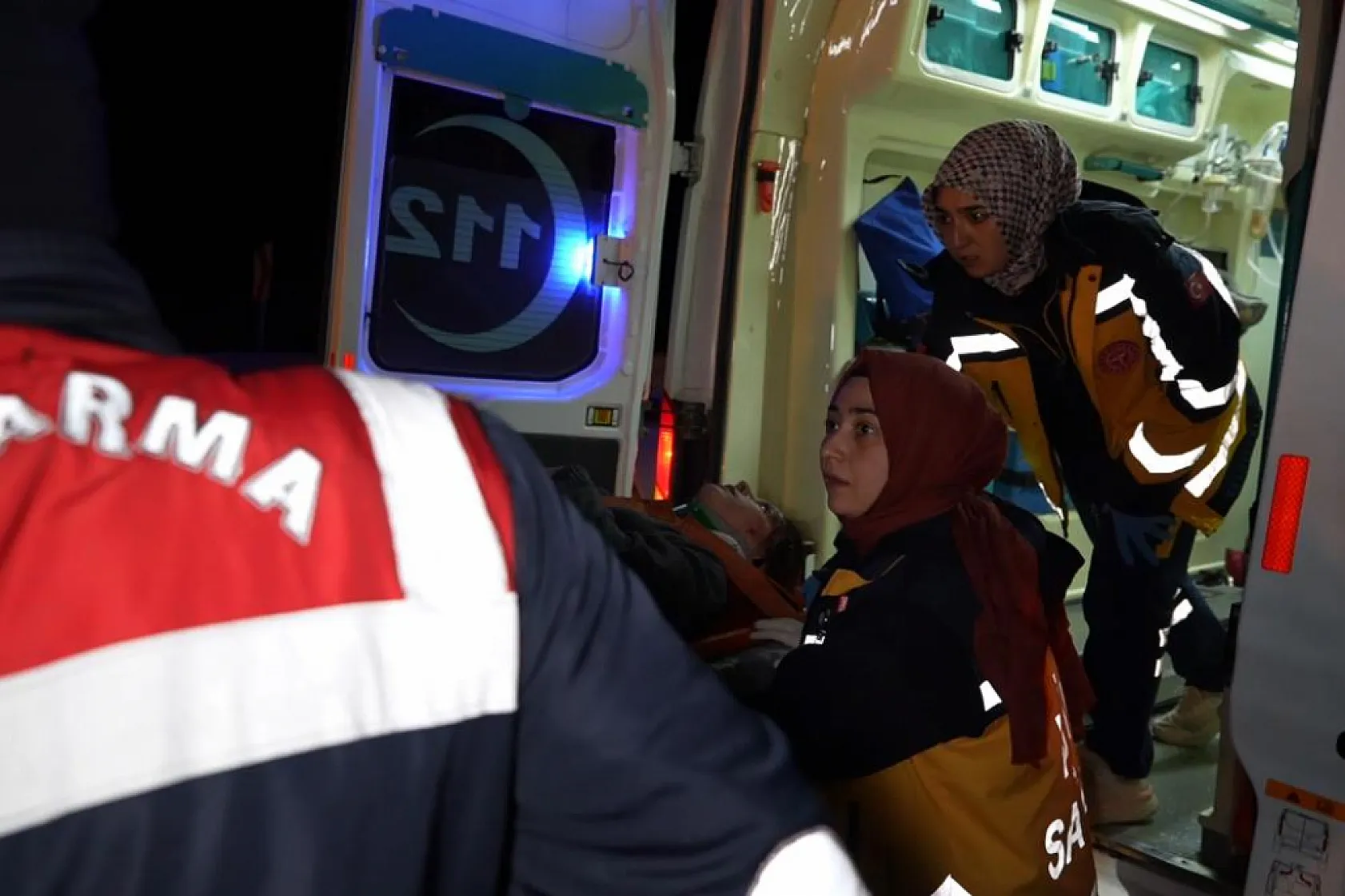 Takla atan otomobil hurdaya döndü: Aynı aileden 3 kişi yaralandı
