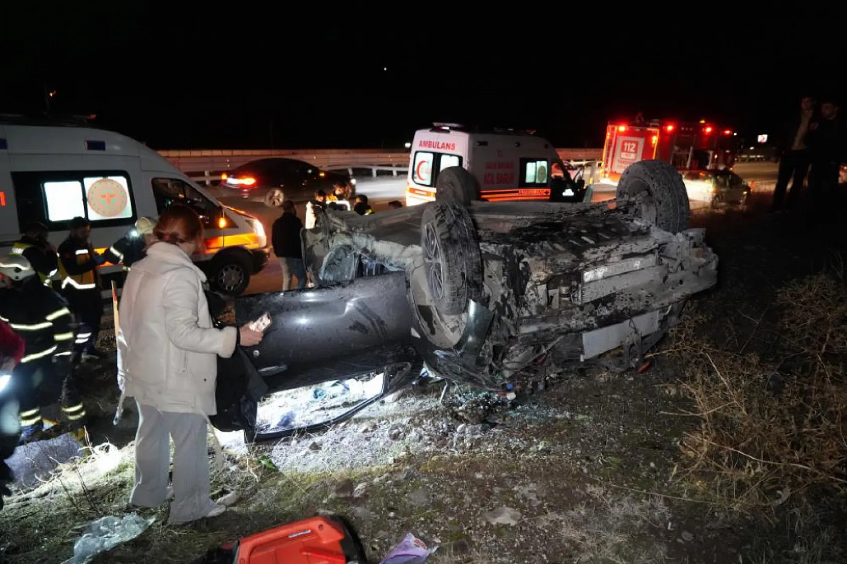 Takla atan otomobil hurdaya döndü: Aynı aileden 3 kişi yaralandı