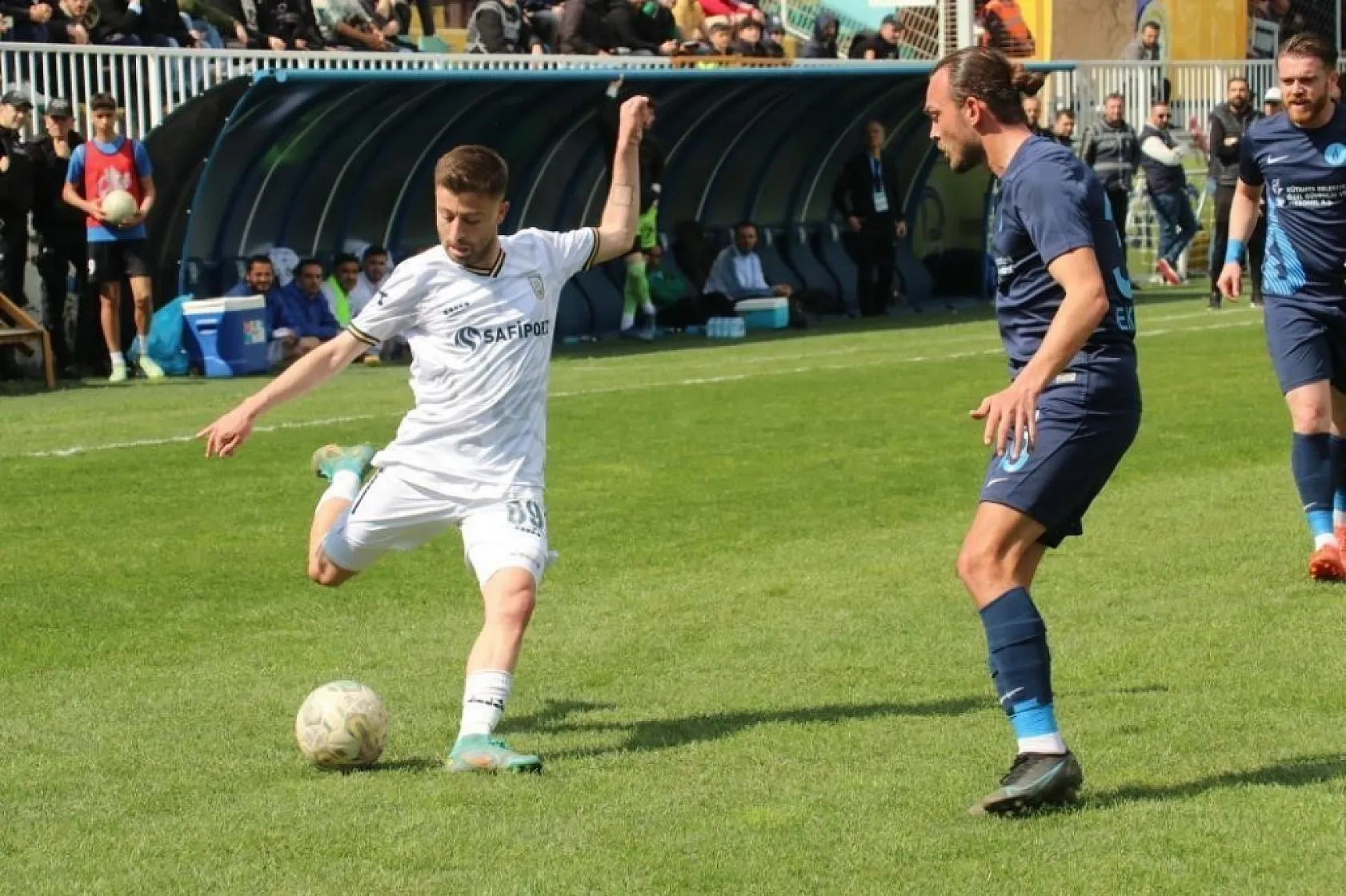 Silahlı kavgada hayatını kaybeden futbolcu Uğurcan Bekçi toprağa verildi