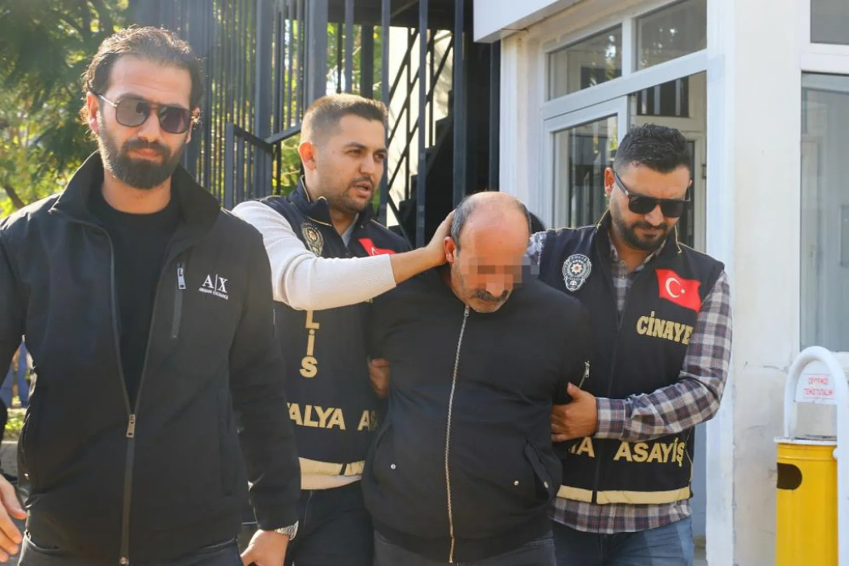 Kıskançlık krizine girip eşini öldürdü, avukat değişikliği ve tahliye istedi