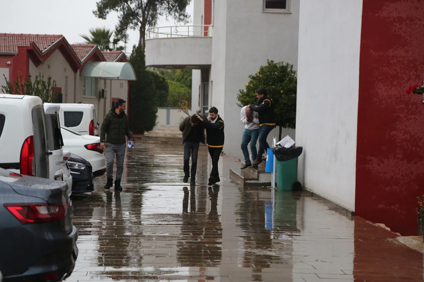 Kaçak sigara göndermek isterken kargo şubesi müdürünü öldüren şüpheli tutuklandı