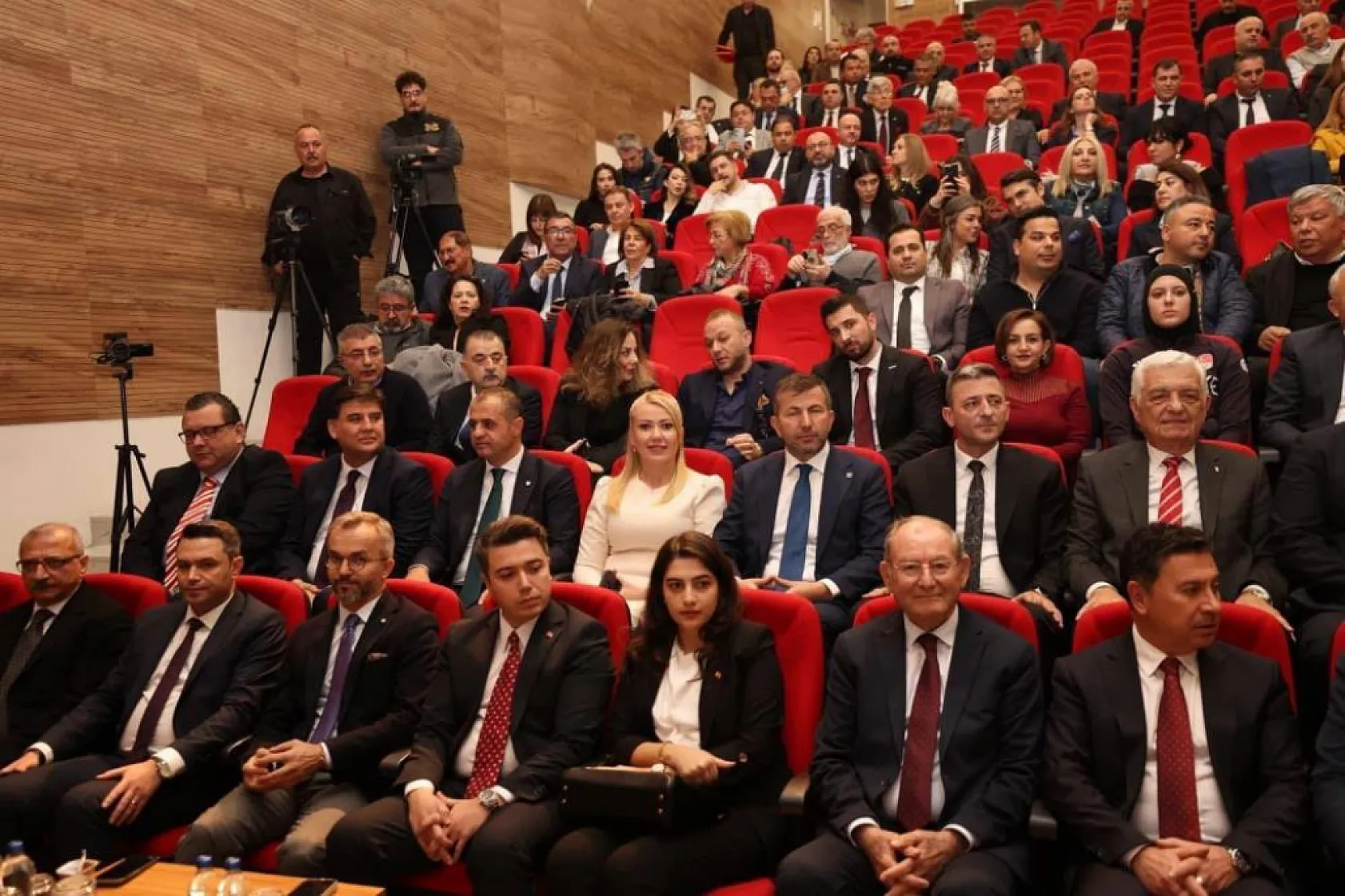 Başkan Şeniz Doğan'a EGF'den ödül