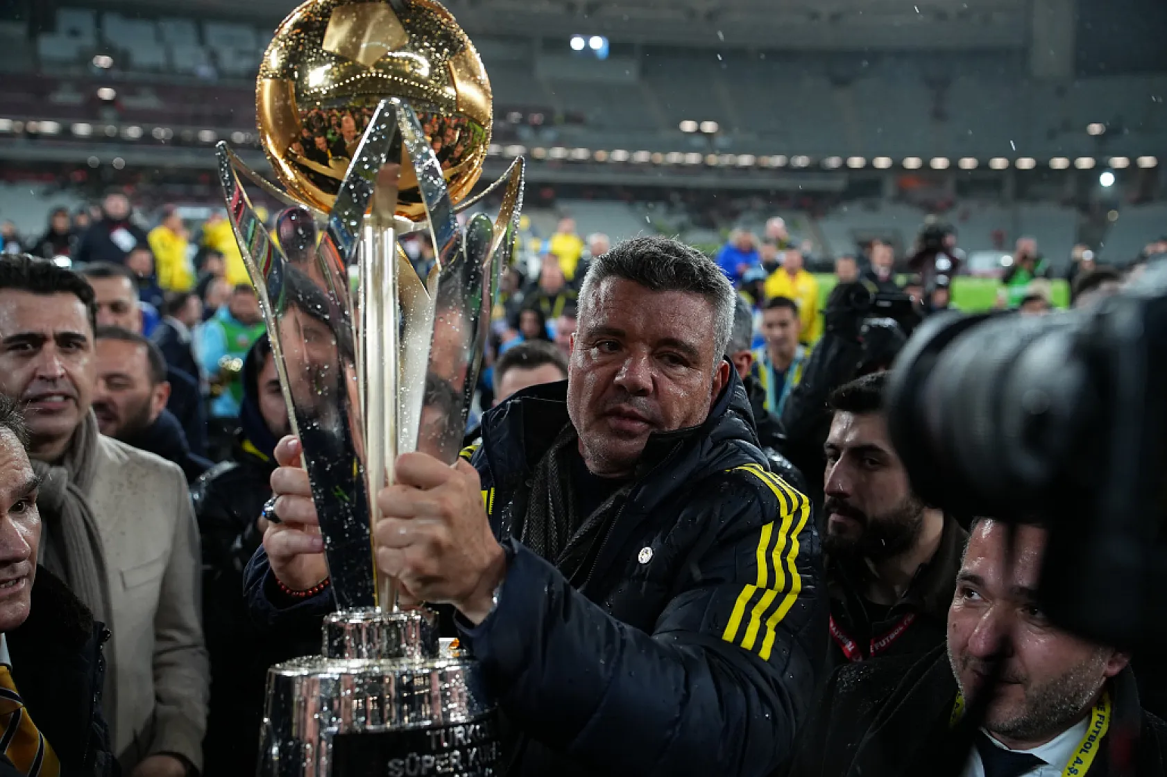 Fenerbahçe, kupayı kaldırdı