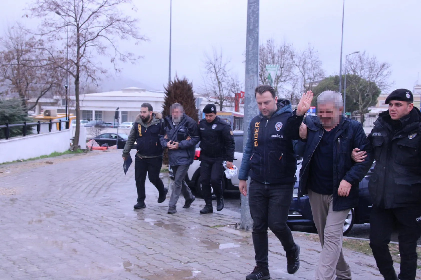 Muğla'da sahte hesap üzerinden 'Devlet Büyüklerine Hakaret' şüphelileri adliyeye sevk edildi