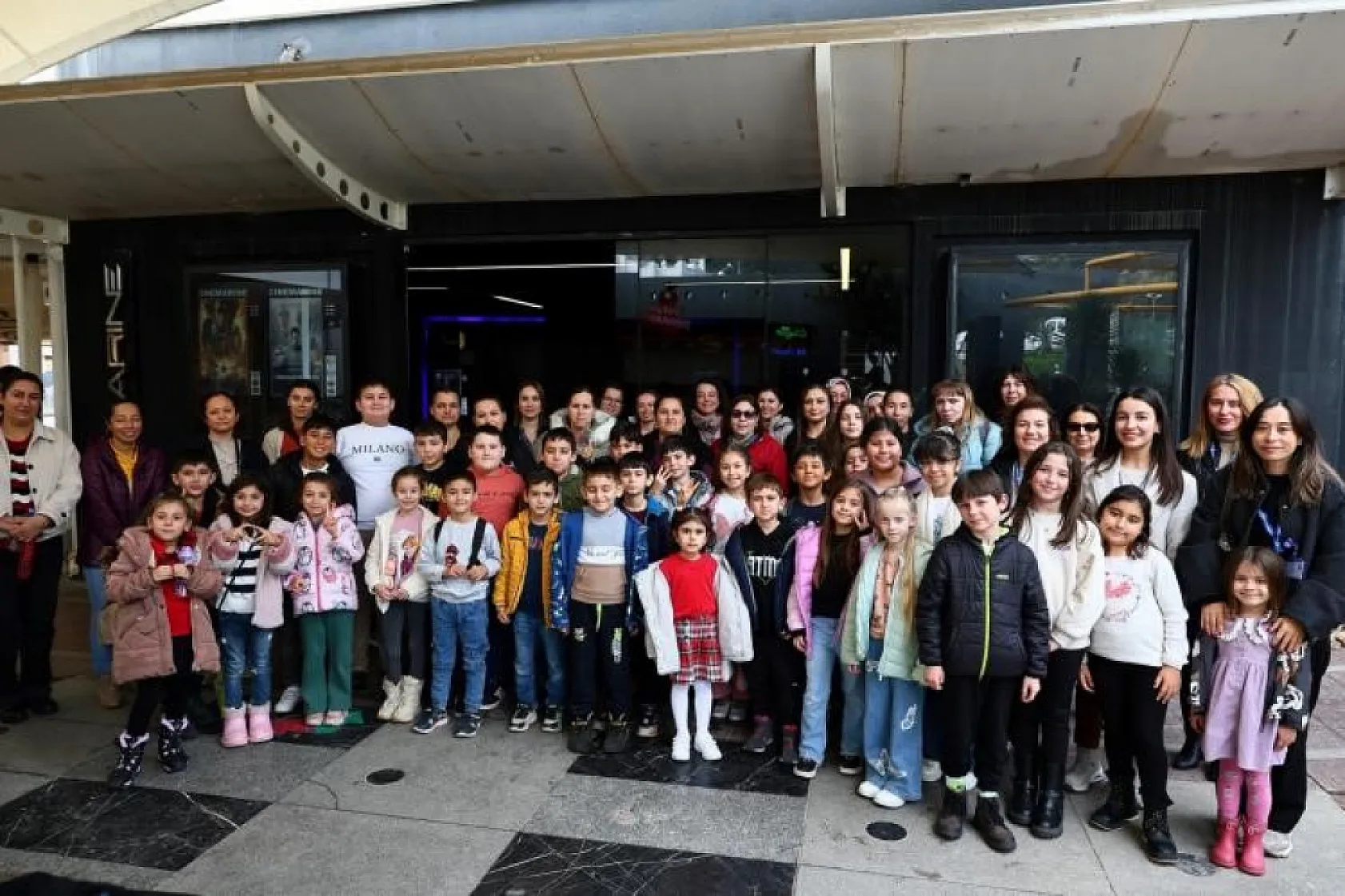 Bodrum Belediyesi'nden çocuklara sürpriz sinema gösterimi