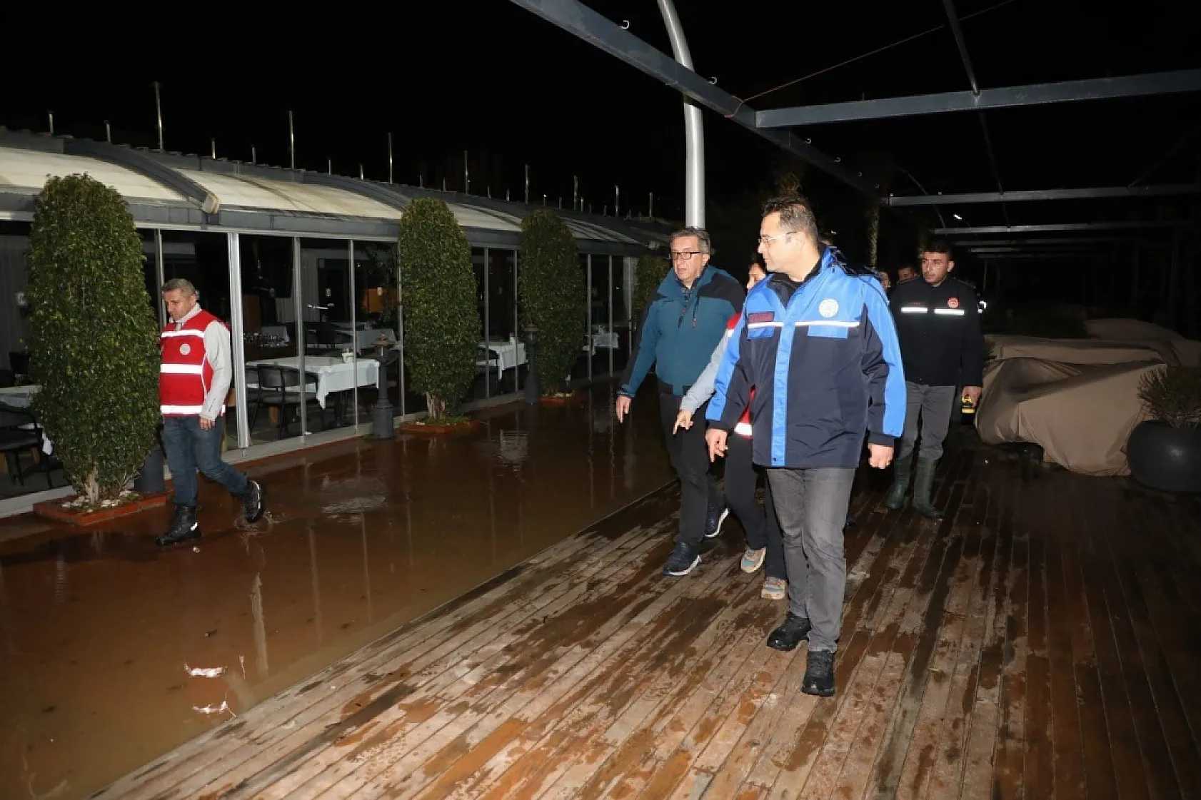 Başkan Aras, yoğun yağışlar sonrası tüm ekipleri sahaya sevk etti