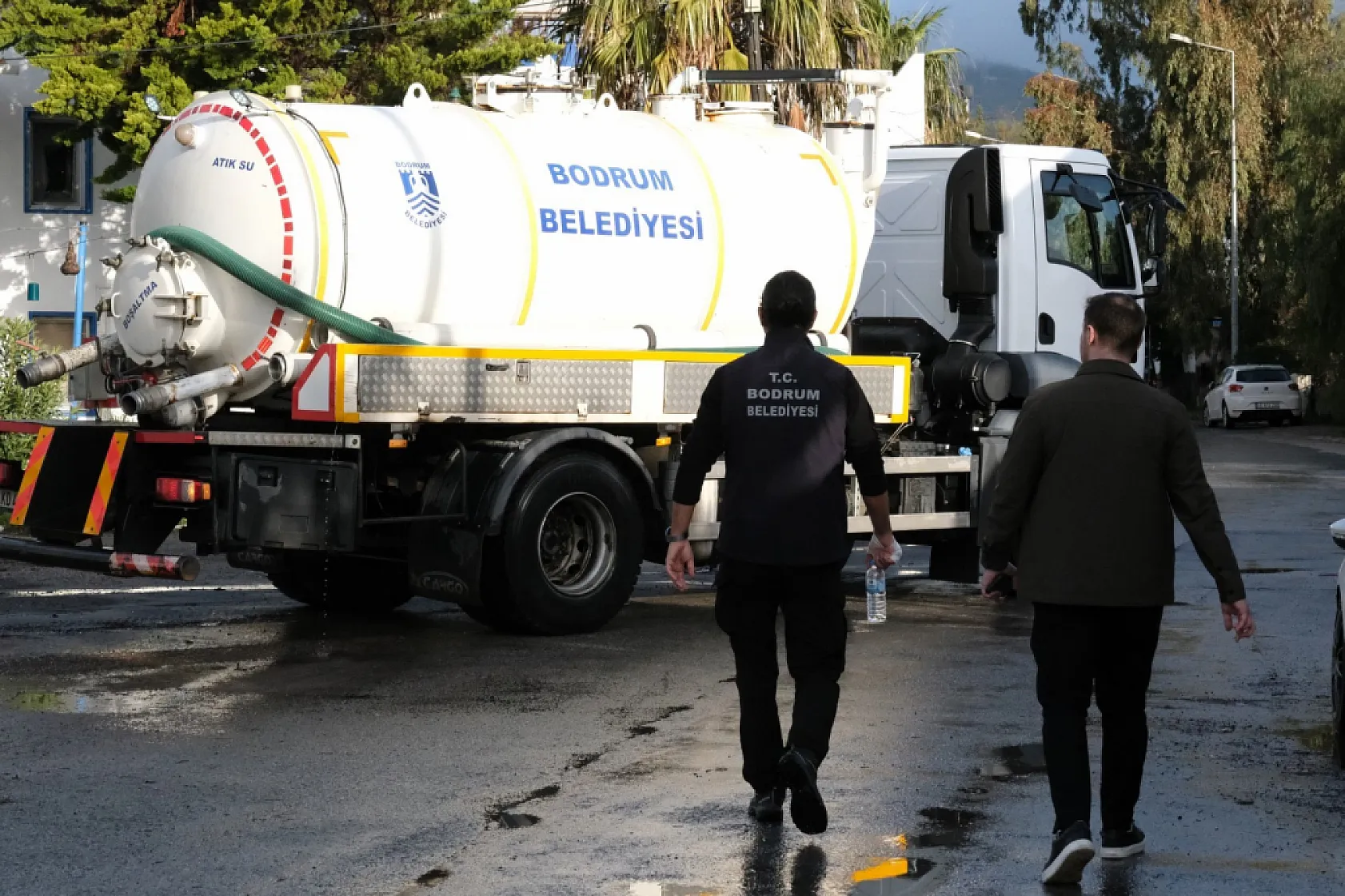 Belediye ekiplerinin yoğun mesaisi sürüyor