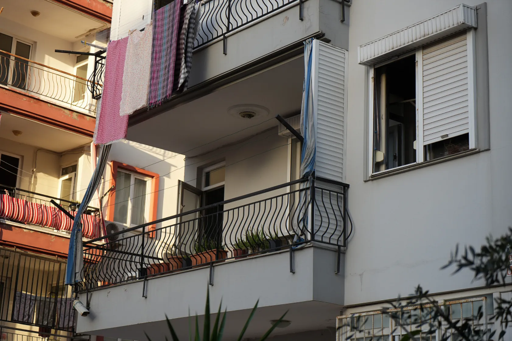 Yangına uykuda yakalandı, alevlere müdahale ederken yaralandı