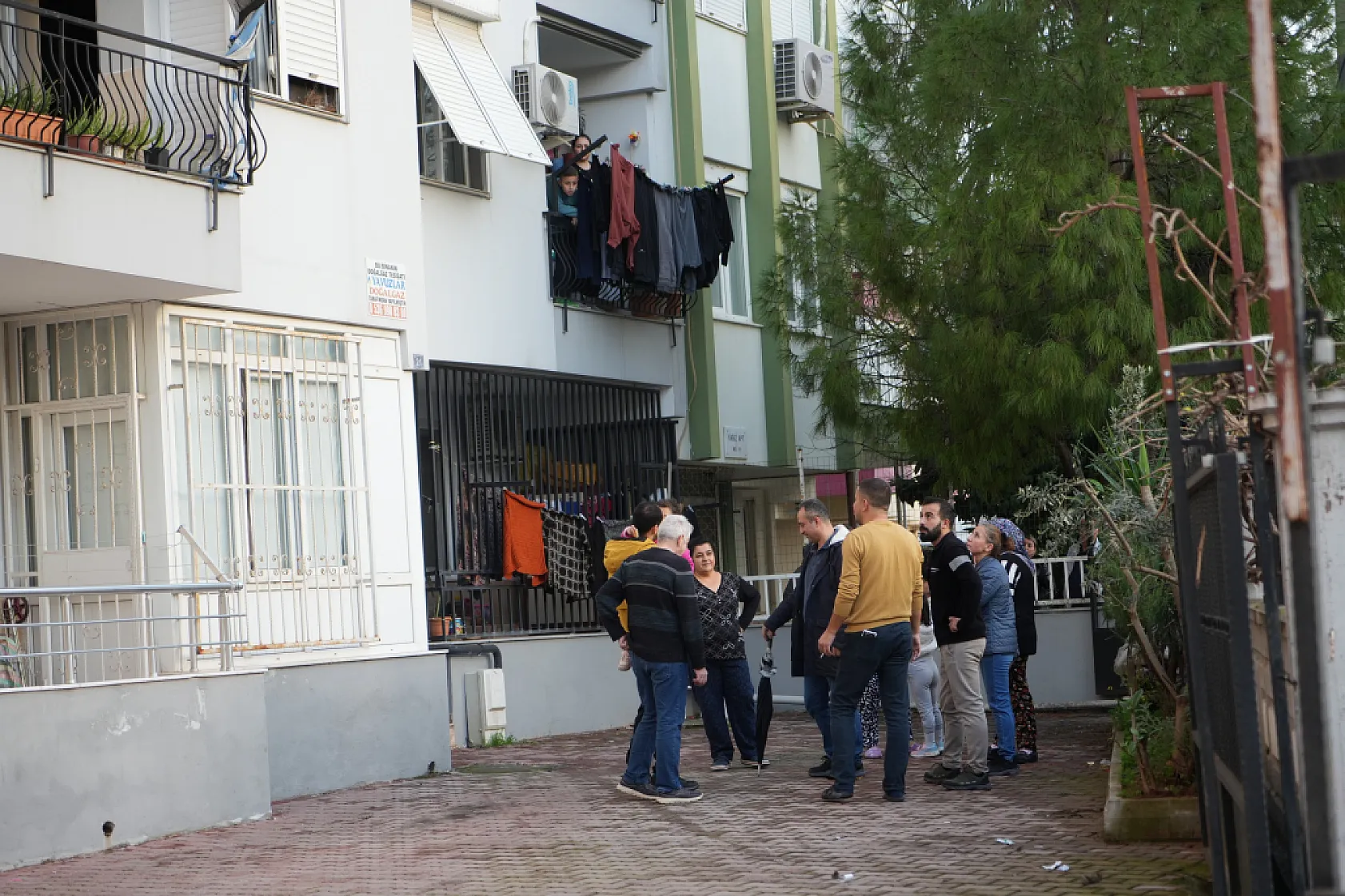 Yangına uykuda yakalandı, alevlere müdahale ederken yaralandı