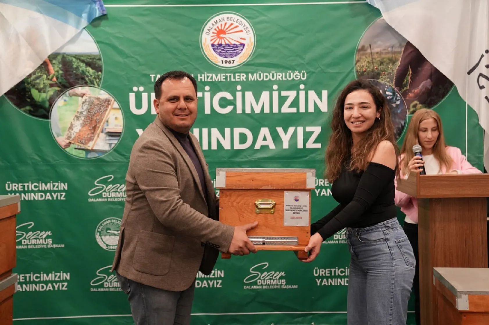 Dalaman Belediyesi'nden genç arıcılara kovan desteği