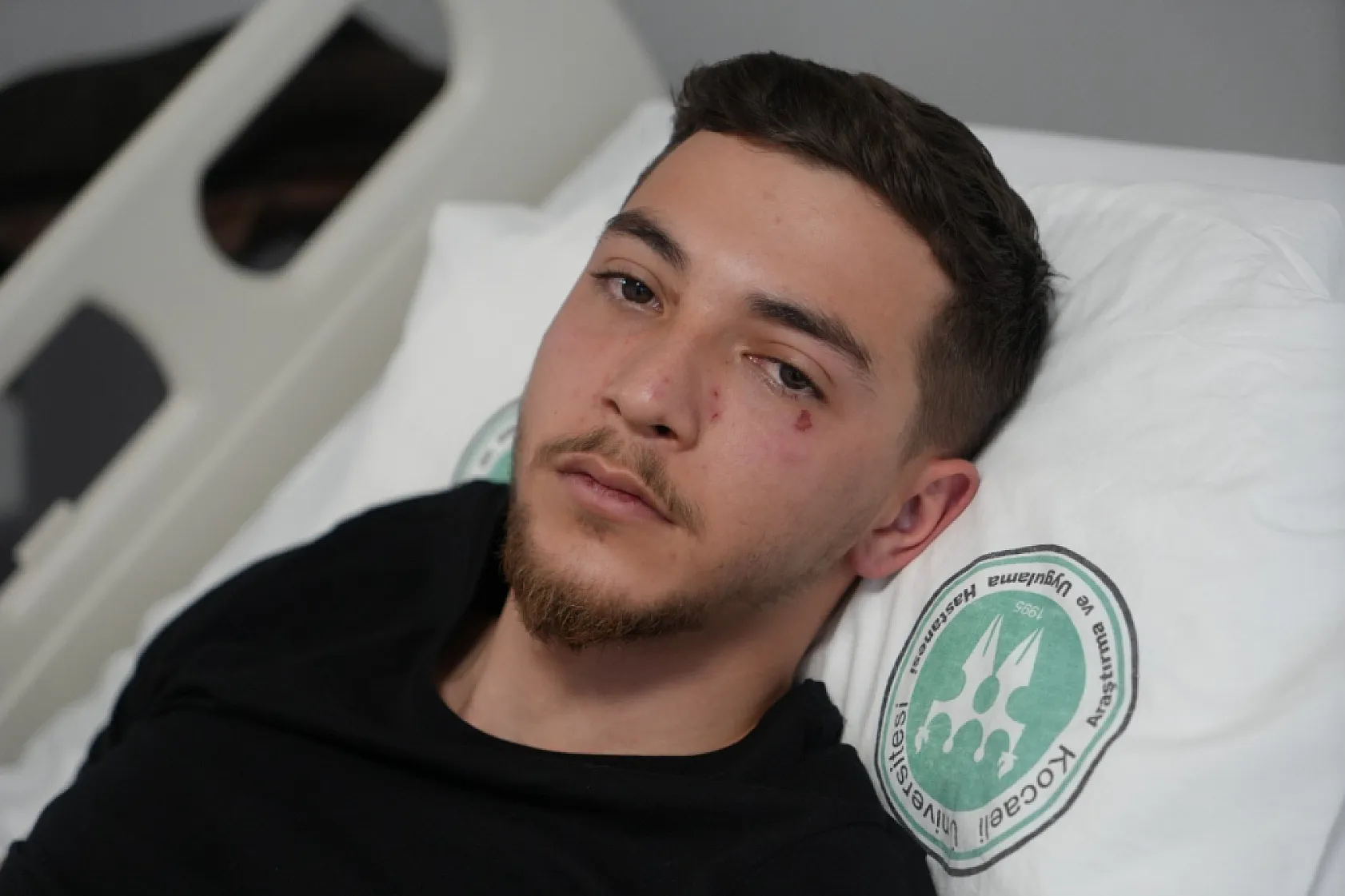 Oğlunun gözü önünde anneyi öldüresiye dövdüler: 'Küfür etmeyin' dedik diye bu hale geldim'