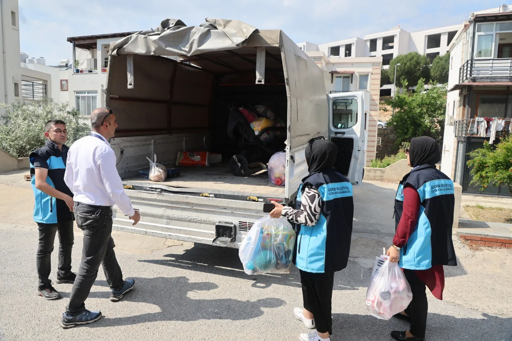 Bodrum'da çocuklara bayram öncesi oyuncak dağıtıldı