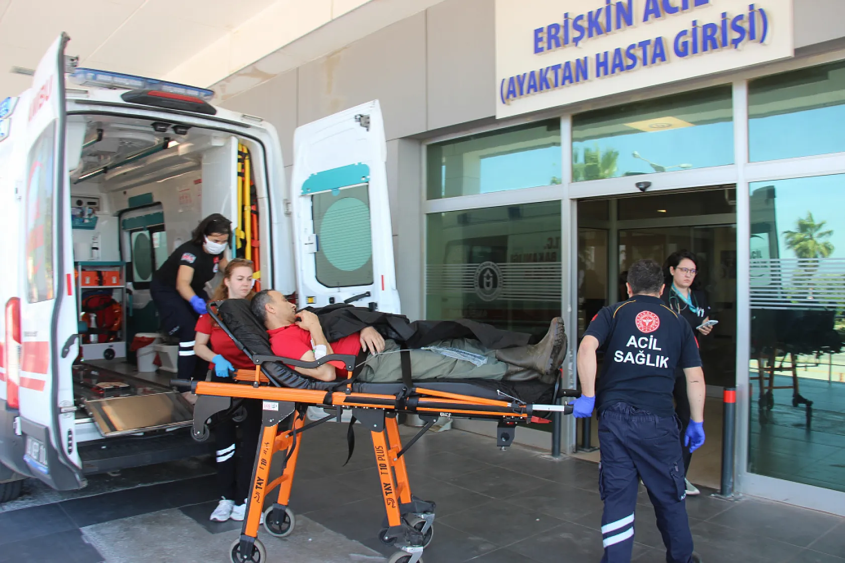 'Bu işin Vakko'su benim' diyen kasap kendini kesti
