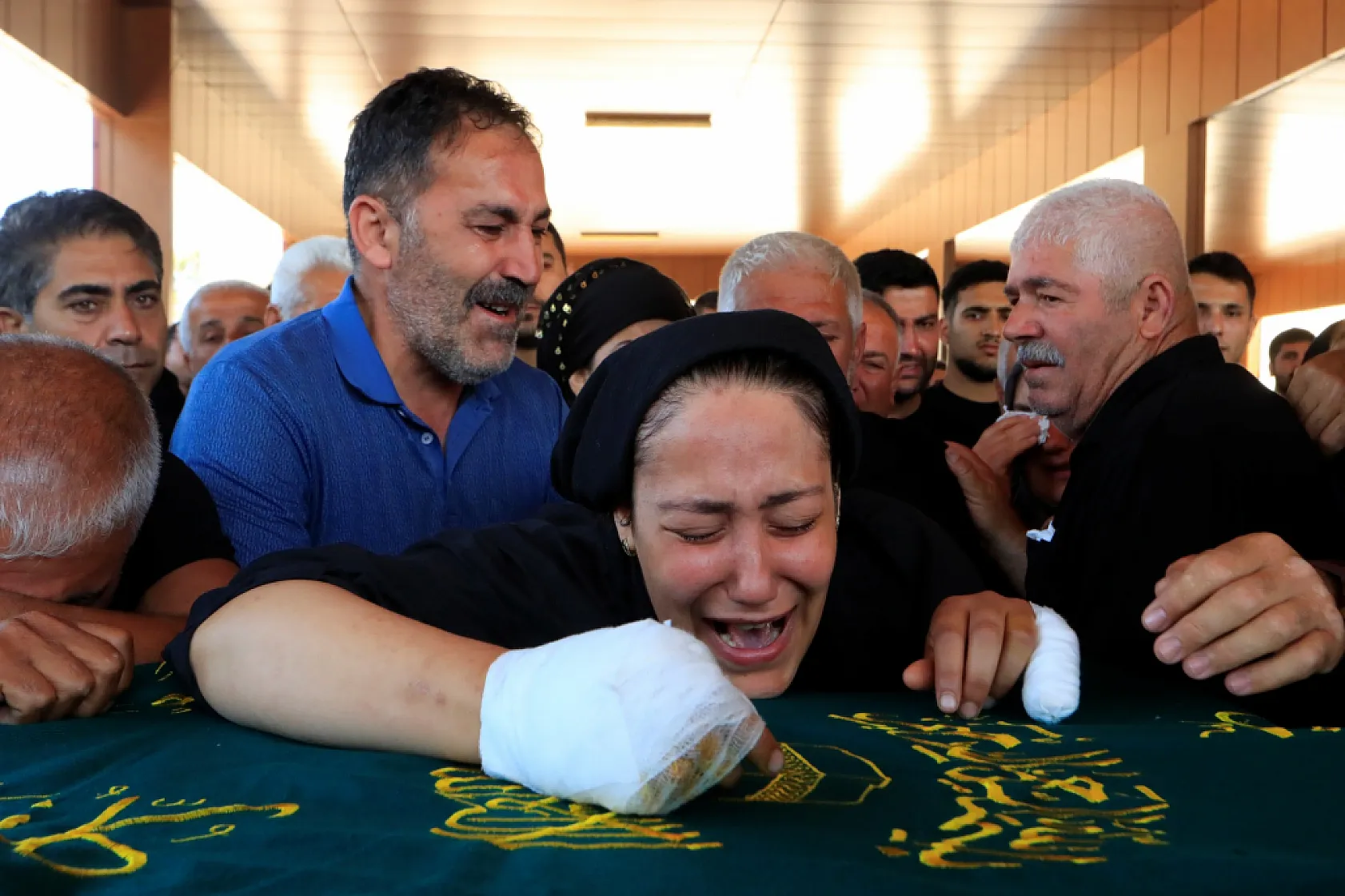 Bir mezarda iki acı: Baba ve 9 aylık oğlu aynı mezarda yan yana toprağa verildi