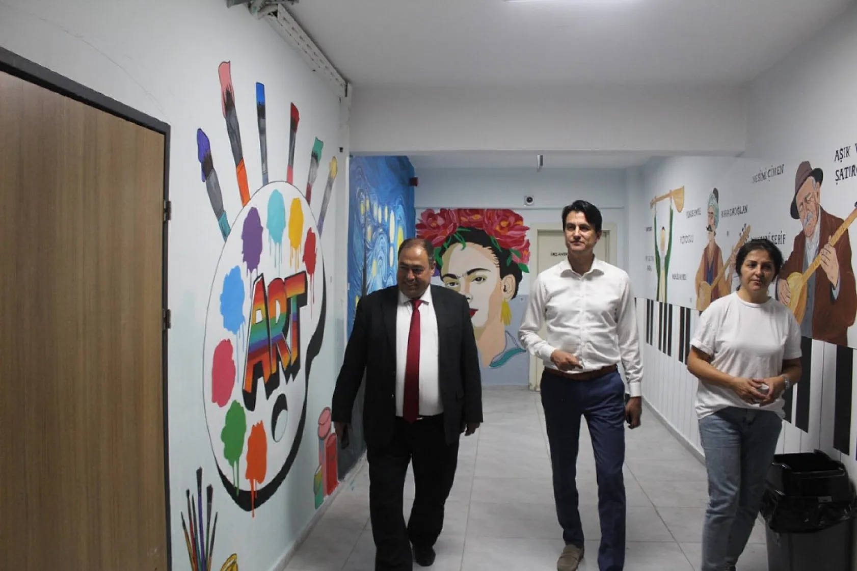 Köyceğiz'de okul duvarları renklendirildi