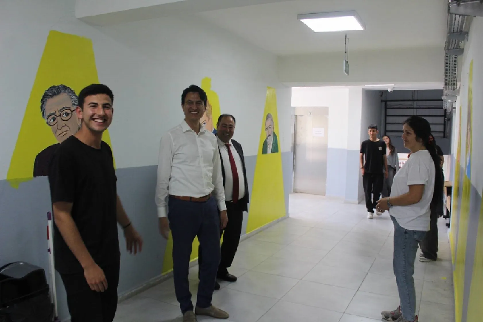 Köyceğiz'de okul duvarları renklendirildi