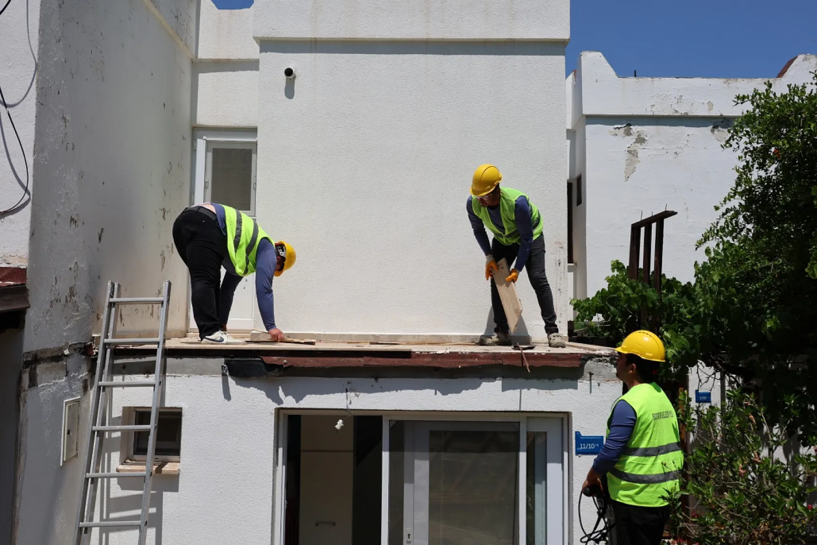 Bodrum'da 45 kaçak yapı yıkıldı