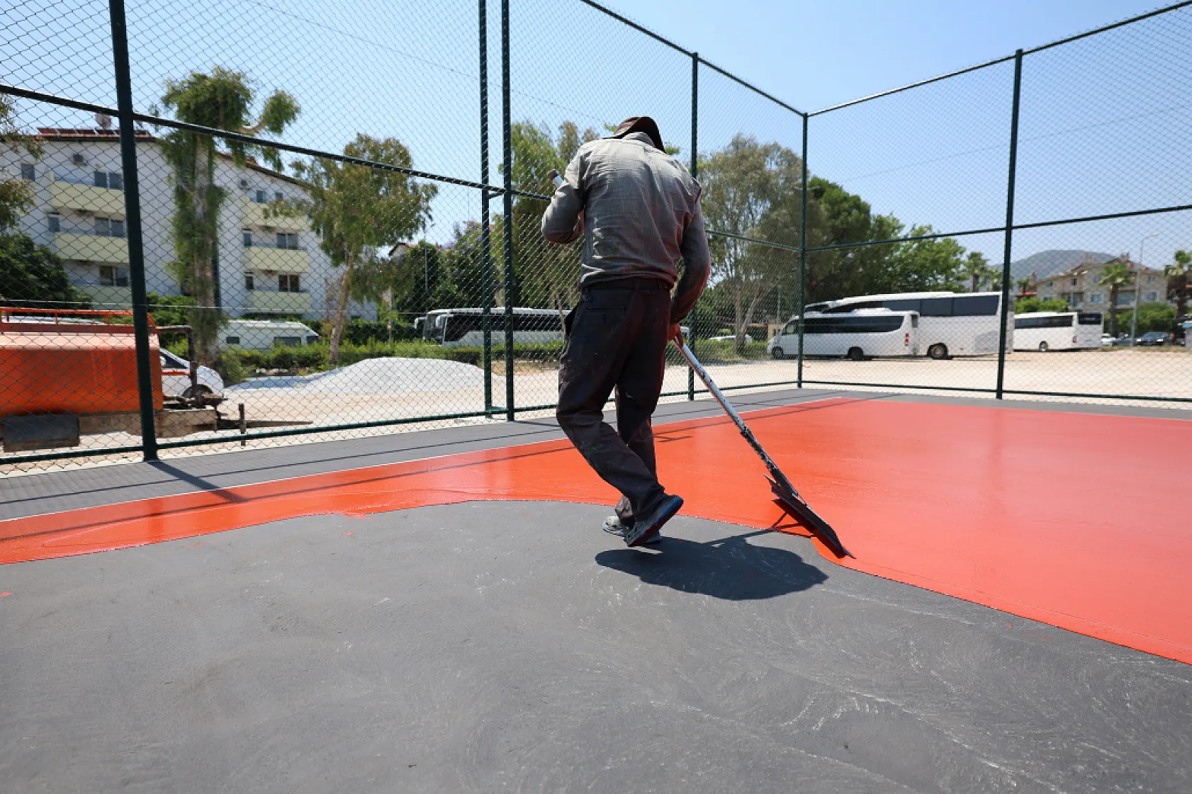 Marmaris'te beş mahalleye spor yatırımı