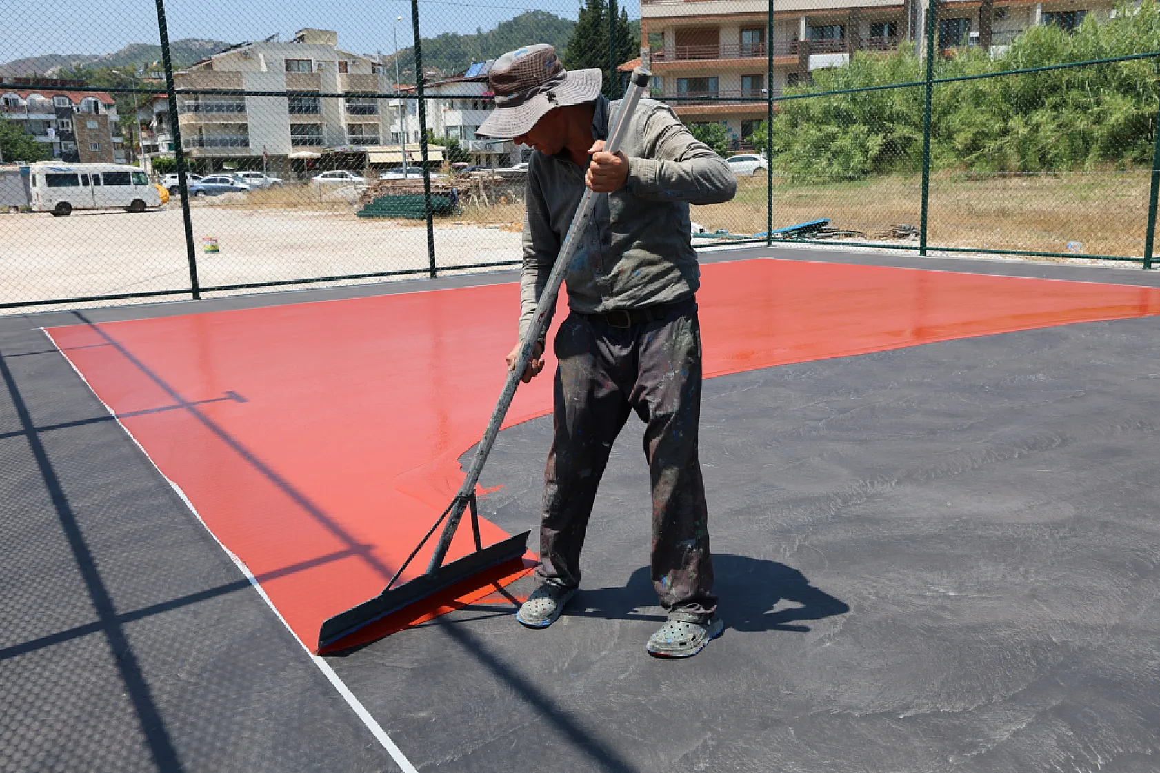 Marmaris'te beş mahalleye spor yatırımı