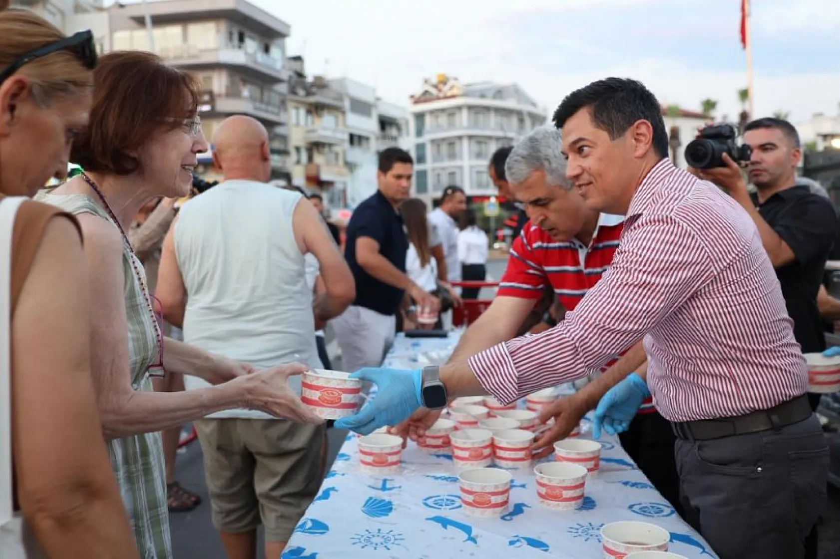 Marmaris Belediyesi'nden 2 bin kişilik aşure hayrı