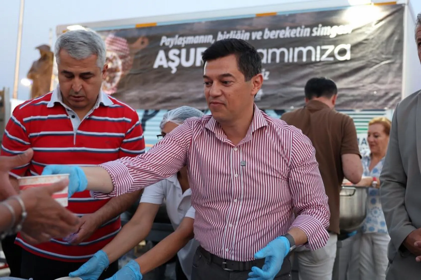 Marmaris Belediyesi'nden 2 bin kişilik aşure hayrı