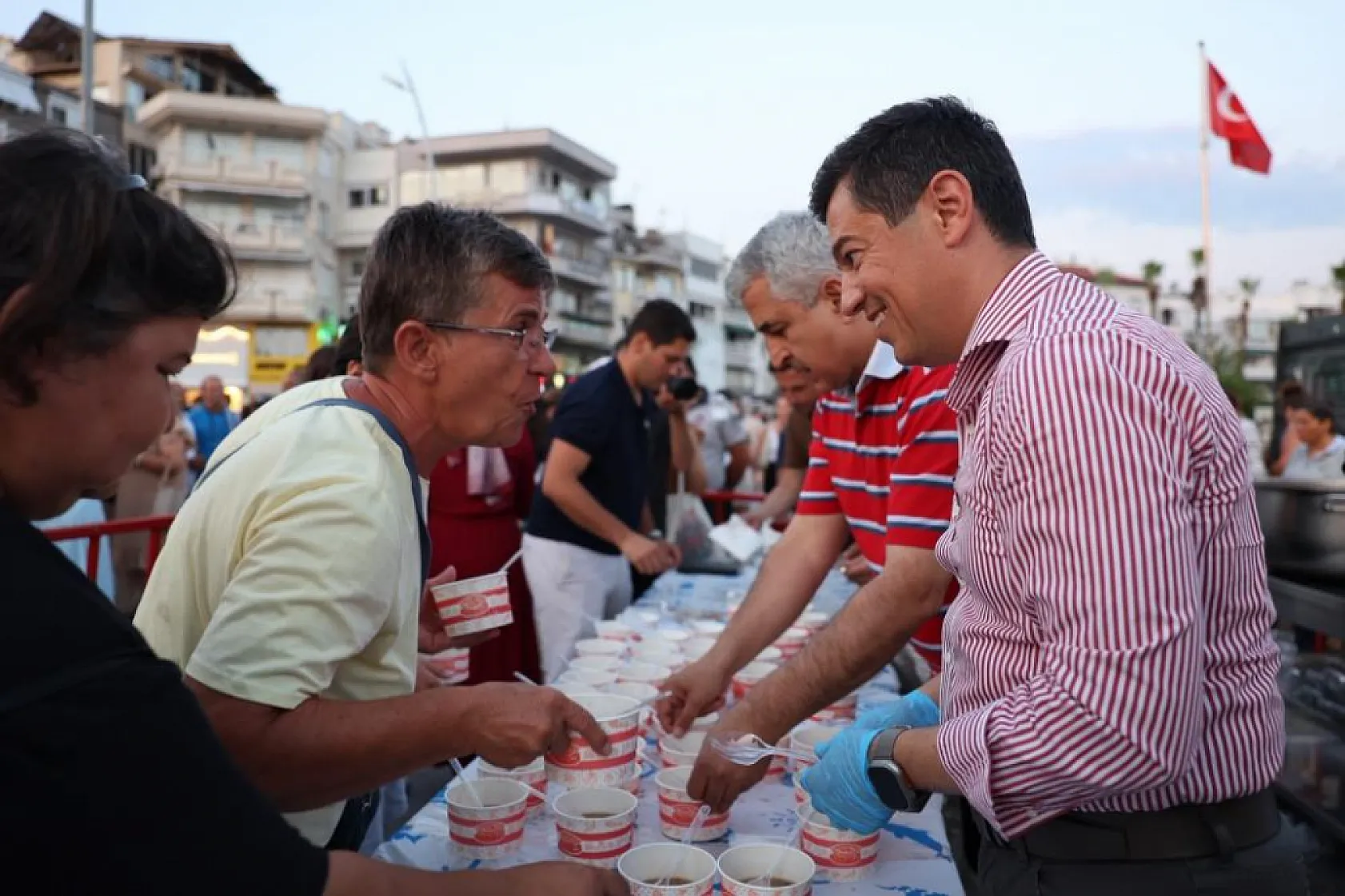 Marmaris Belediyesi'nden 2 bin kişilik aşure hayrı