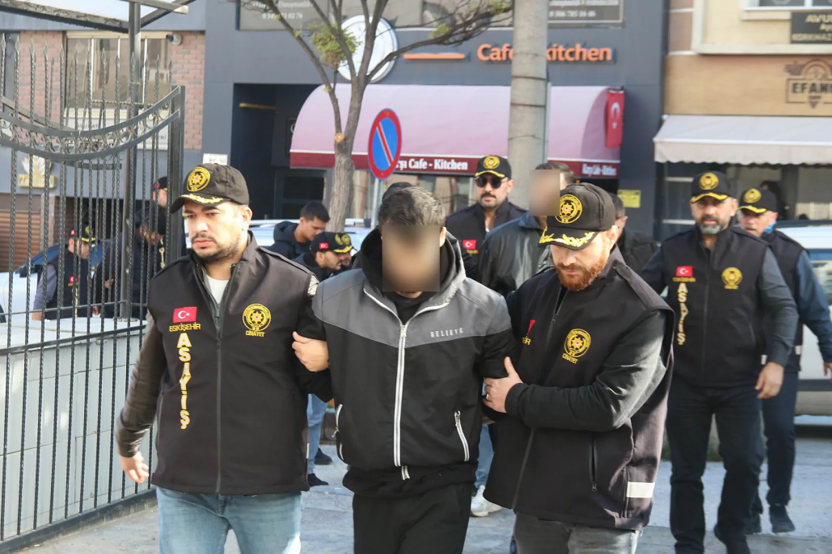 Silahlı kavga cinayetle bitti: 7 şüpheli adliyede